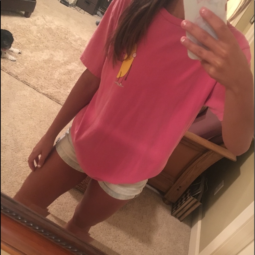 pink t shirt